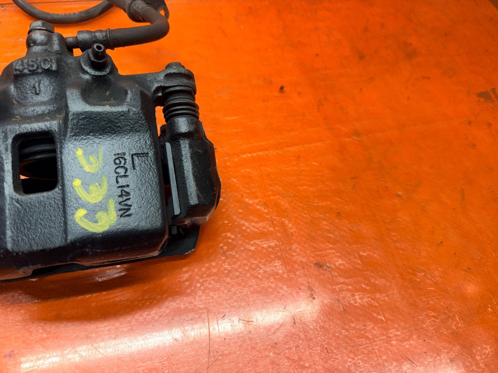 92 95 HONDA CIVIC 1.6L DRIVER LEFT FRONT BRAKE CALIPER WITH BRACKET OEM #3334