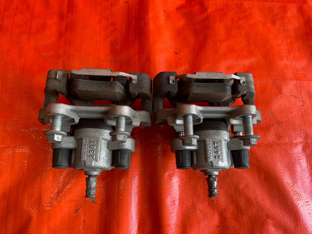 12 16 BMW 328i   BASE 2.0L   REAR BRAKE CALIPER SET   LEFT RIGHT CALIPERS   OEM10