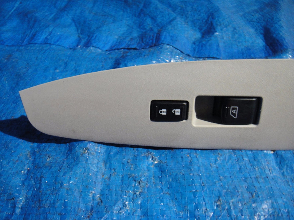 OEM 2009 G37 AWD G37X SEDAN 4D RIGHT FRONT PASSENGER WINDOW / LOCK SWITCH #11121