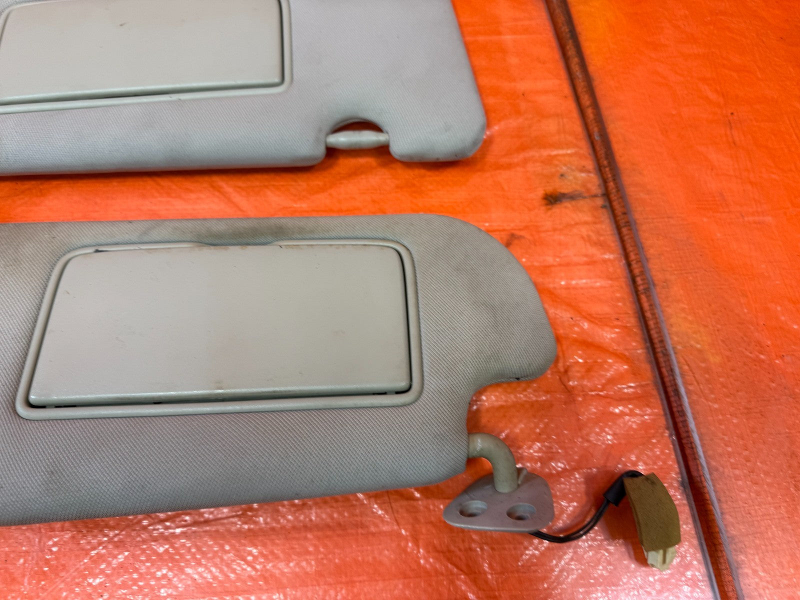 08 15 INFINITI G37 & Q60 2D COUPE   LEFT AND RIGHT SUN VISORS PAIR SET   OEM 3288