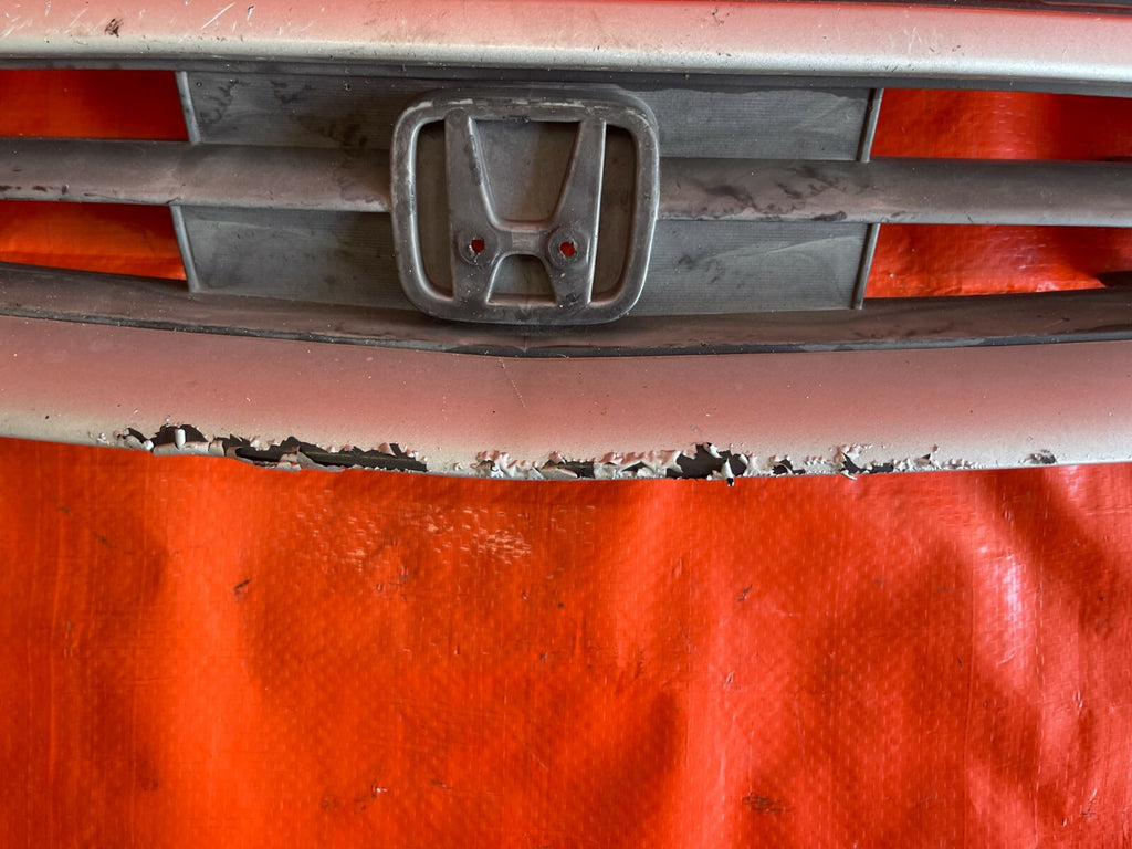 96 00 HONDA CIVIC   2D COUPE   FRONT GRILLE   VOGUE SILVER METALLIC COLOR   OEM5