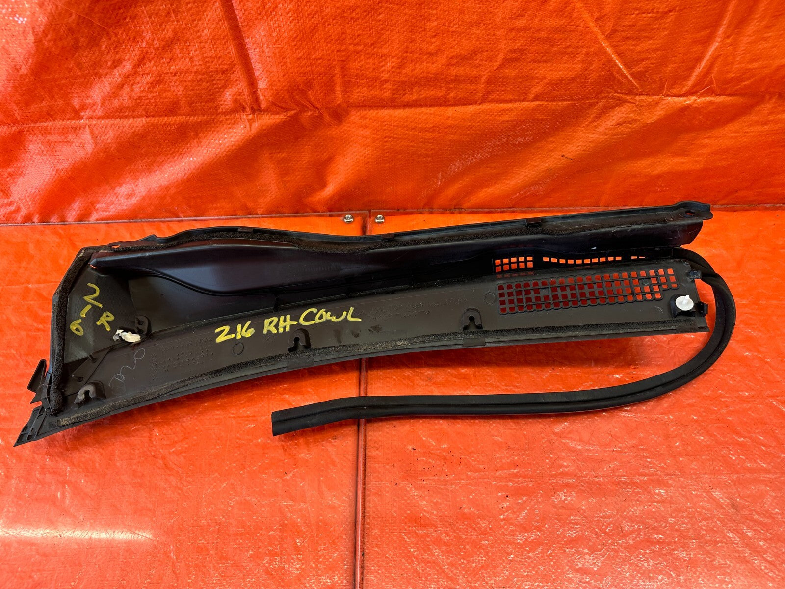 02 05 HONDA CIVIC SI EP3 HATCH   WIPER COWL TRIM   PASSENGER RIGHT SIDE OEM #2168