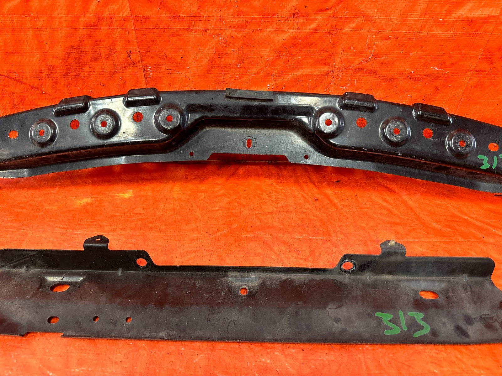 14 20 INFINITI Q50   FRONT RADIATOR SUPPORT UPPER RETAINER BRACKET   OEM #3132