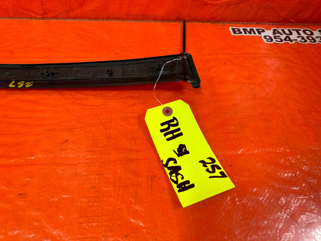 92 95 HONDA CIVIC COUPE   PASSENGER RIGHT DOOR SASH TRIM MOLDING STRIP   OEM 2577