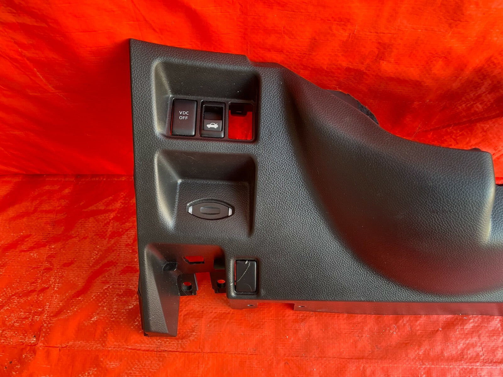 09 INFINITI G37 SPORT 2D COUPE INTERIOR UNDER COLUMN COVER KNEE TRIM W/ SWITCHES4