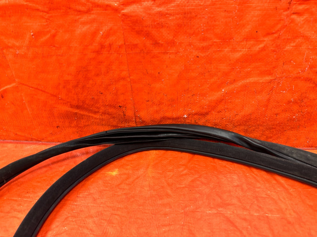 09 14 ACURA TSX   PASSENGER RIGHT FRONT DOOR TO CHASSIS OPEN TRIM SEAL OEM 3057