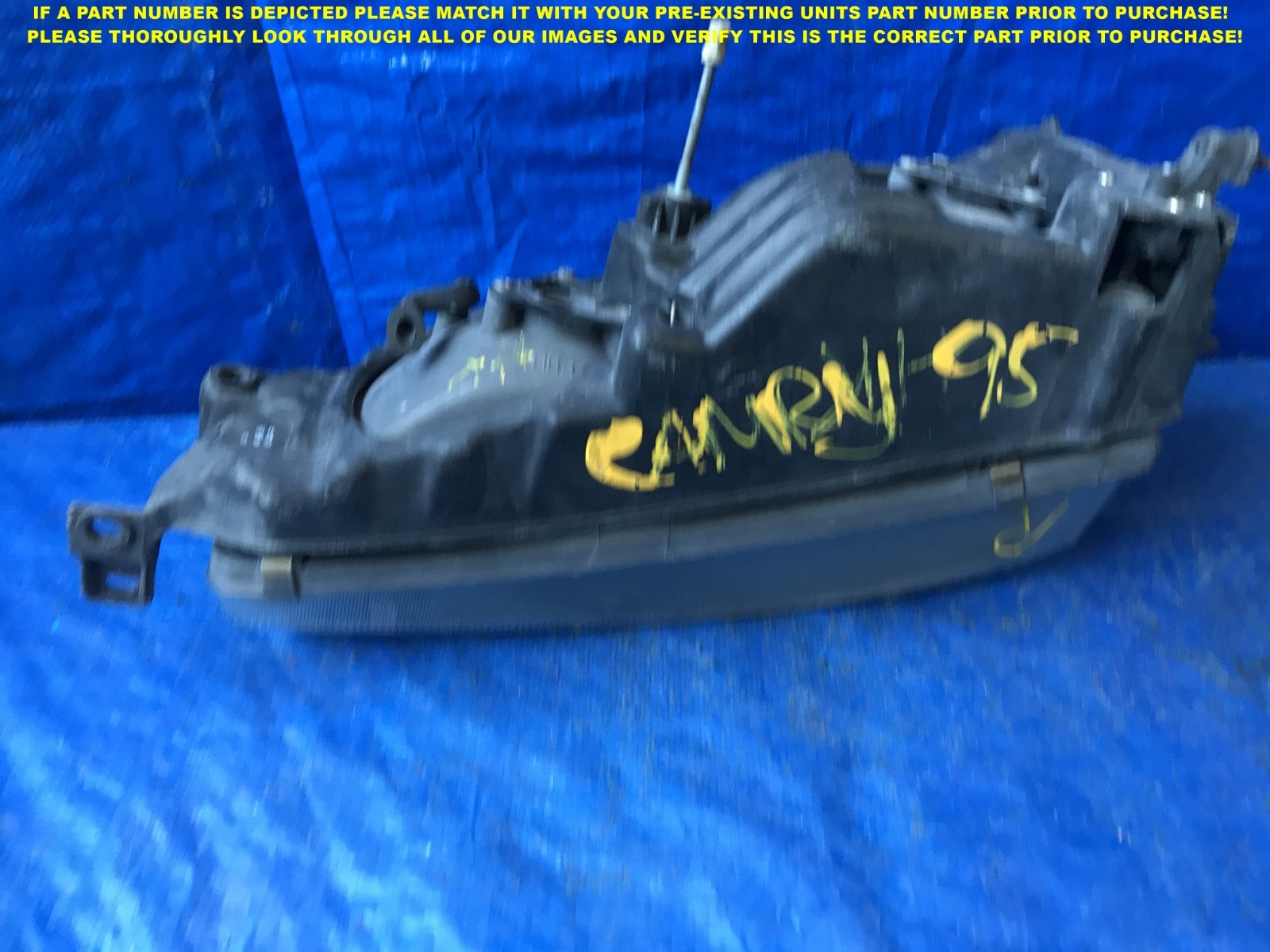 OEM 1995 1996 95 96 TOYOTA CAMRY   PASSENGER RIGHT HEADLIGHT   1 BAD TAB 7
