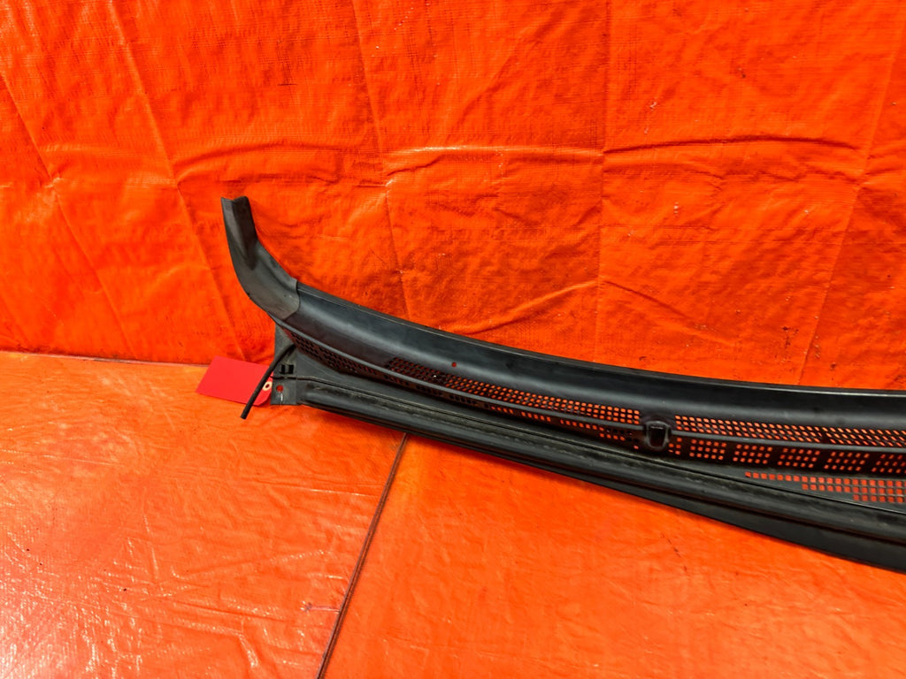 13 16 HYUNDAI GENESIS 2D COUPE   WINDSHIELD WIPER COWL   86150 2M000   OEM #30214
