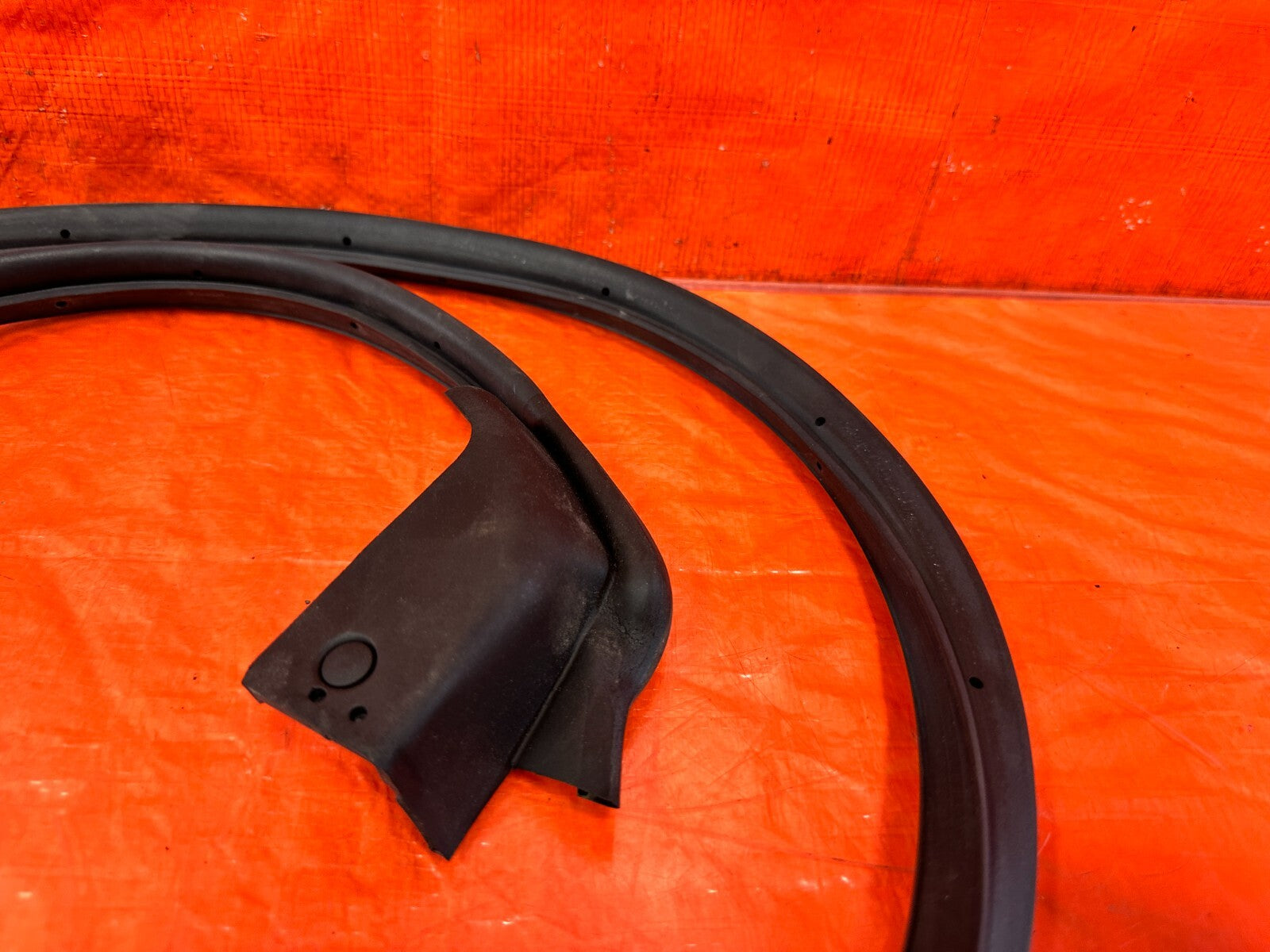 13 20 SUBARU BRZ   PASSENGER RIGHT DOOR LOWER WEATHER STRIP RUBBER SEAL OEM 2924