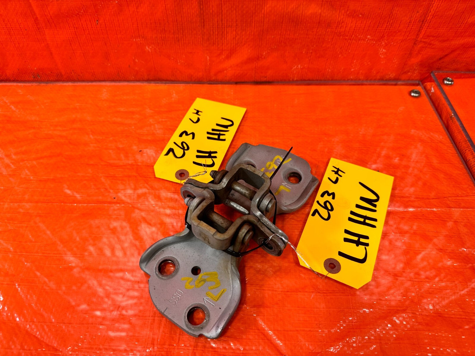 97 01 HONDA PRELUDE   DOOR HINGE SET HINGES   UPPER & LOWER   LEFT SIDE OEM #2630