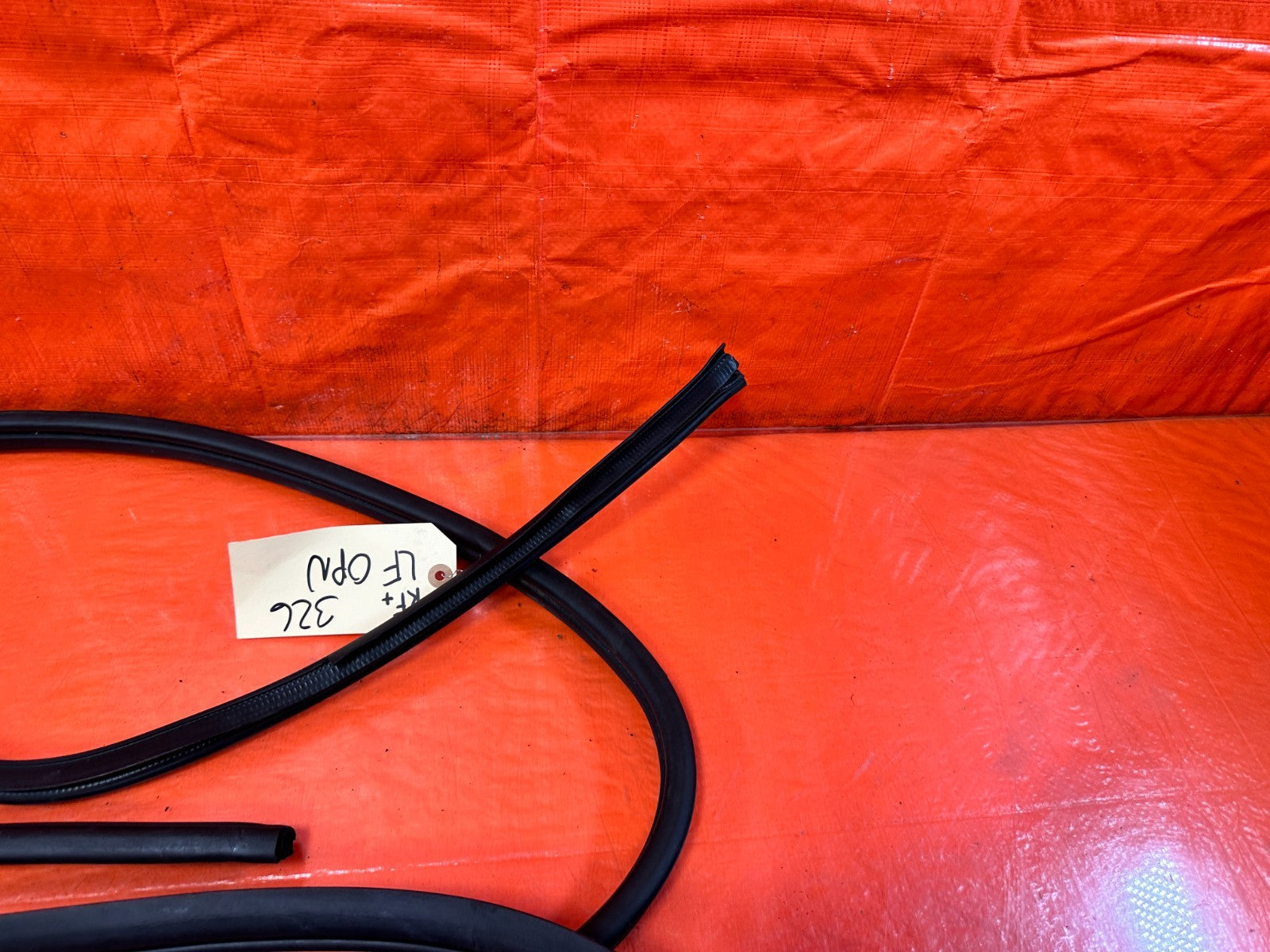 HYUNDAI GENESIS COUPE   CHASSIS TO DOOR OPEN TRIM WEATHER STRIP LEFT RIGHT 3262