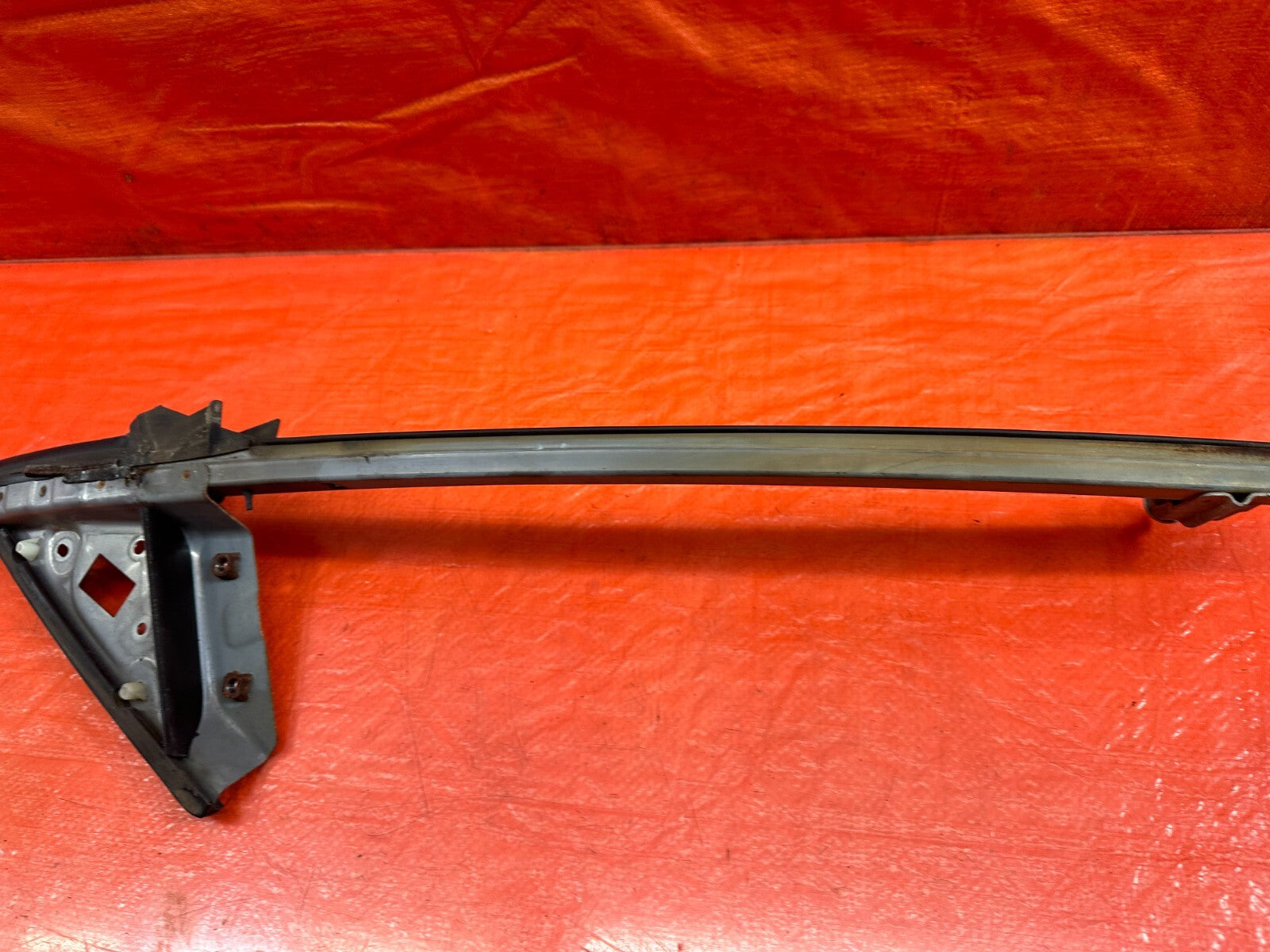 08 15 INFINITI G37 COUPE & CONVERTIBLE DRIVER LEFT DOOR GLASS CORNER SUPPORT 2322
