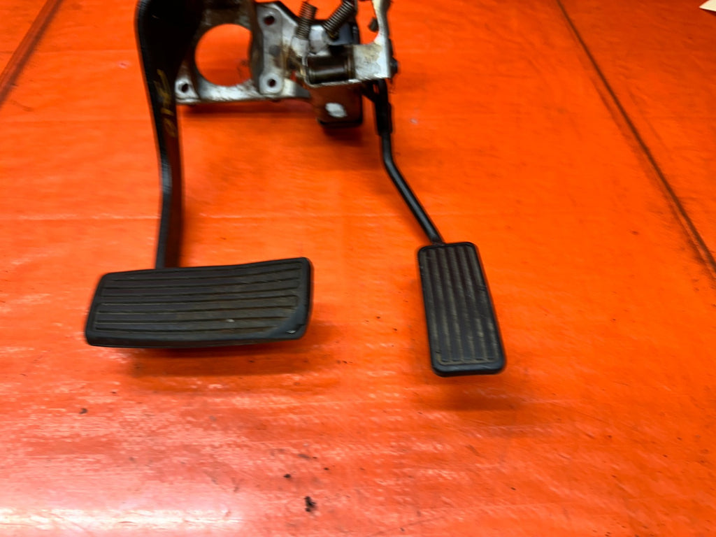 94-01 ACURA INTEGRA AUTOMATIC TRANSMISSION GAS BRAKE PEDALS ASSEMBLY OEM #3405