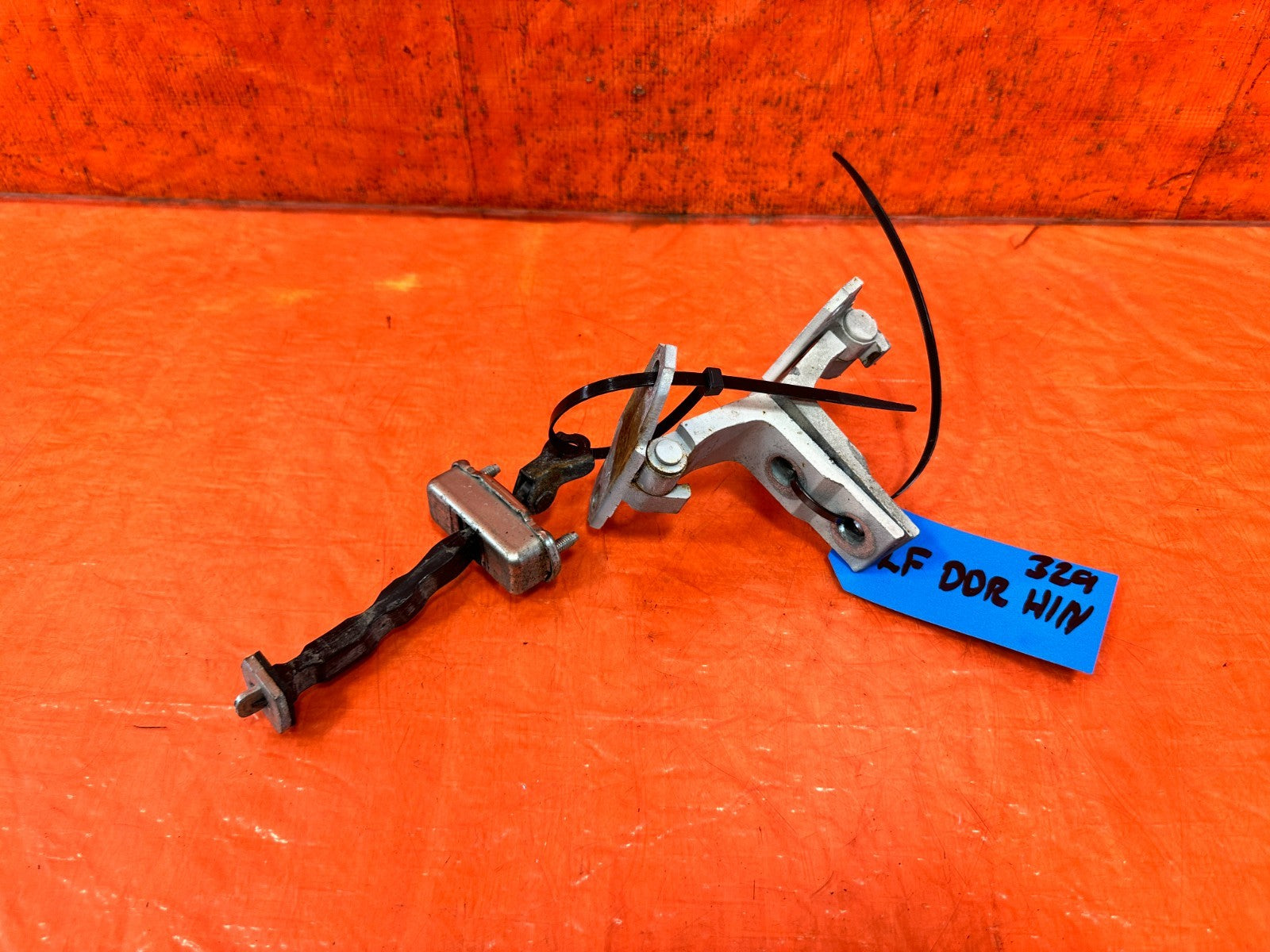 09 15 INFINITI G37 CONVERTIBLE   DOOR HINGES   UPPER & LOWER   LEFT SIDE OEM 3292