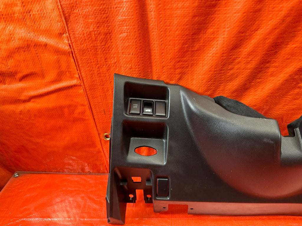 07 13 INFINITI G35 G37 SEDAN   KNEE TRIM UNDER STEERING COLUMN LOWER COVER #1928