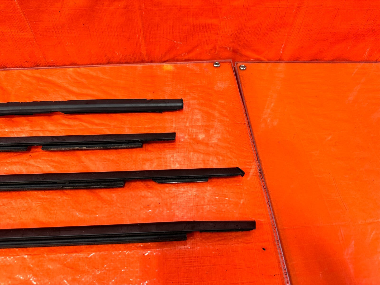 06 11 CIVIC 4D SEDAN   EXTERIOR DOOR WINDOW GLASS TRIM SET LEFT RIGHT   OEM #2702