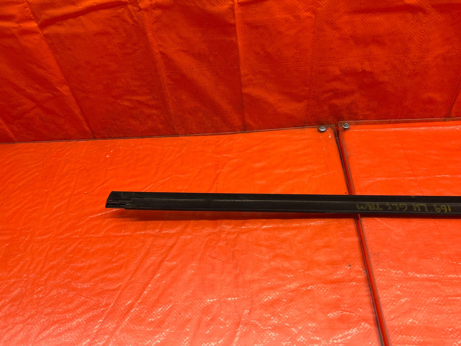 08 15 INFINITI G37 & Q60   DRIVER LEFT FRONT EXTERIOR WINDOW GLASS TRIM OEM #16911