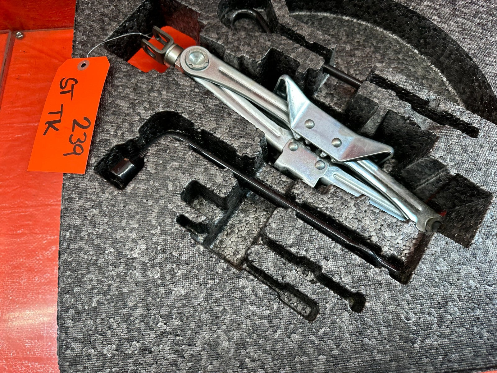 08 12 HONDA ACCORD SEDAN SPARE TIRE TOOL KIT  JACK LUG NUT WRENCH SWIVEL OEM 2391
