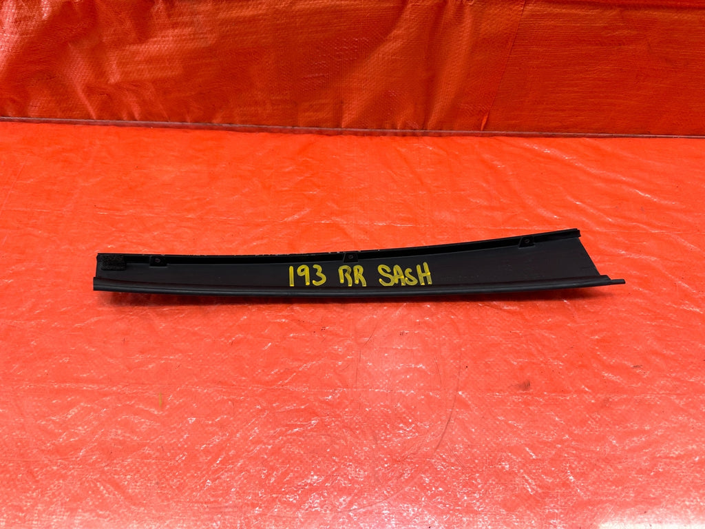 95 98 HONDA ODYSSEY   PASSENGER RIGHT REAR DOOR SASH TRIM   OEM FACTORY #19312