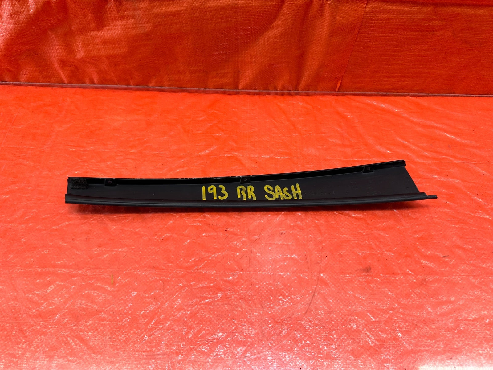 95 98 HONDA ODYSSEY   PASSENGER RIGHT REAR DOOR SASH TRIM   OEM FACTORY #19312