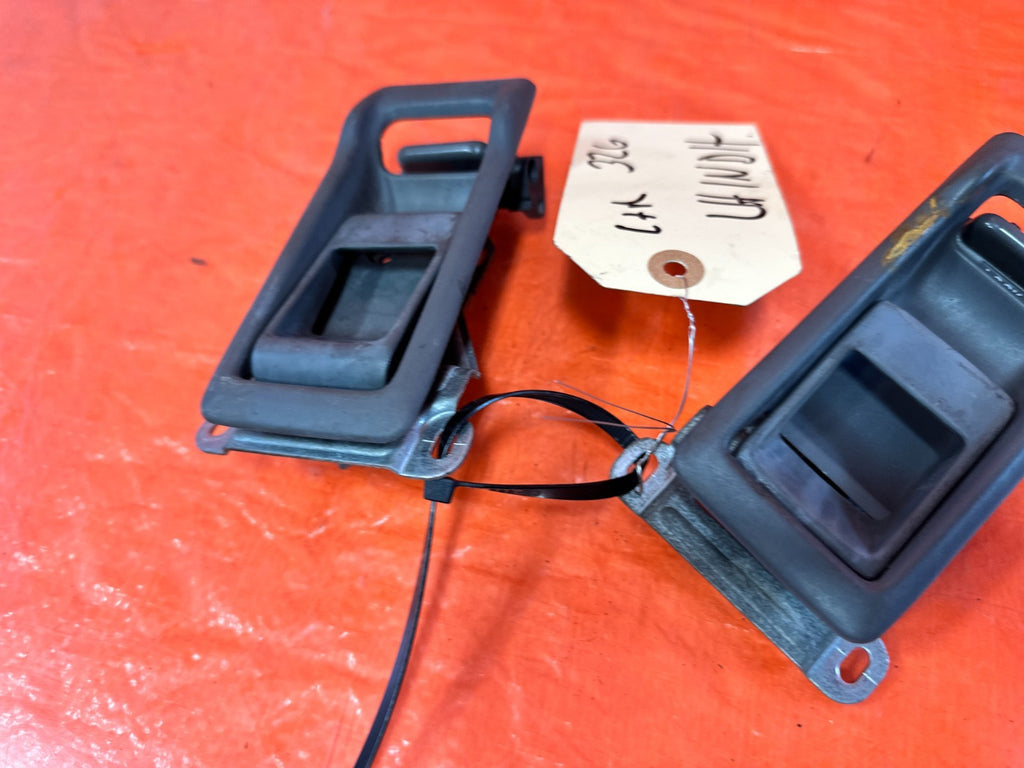 90 91 HONDA CIVIC HATCHBACK   LEFT & RIGHT INTERIOR DOOR HANDLE HANDLES OEM 3273