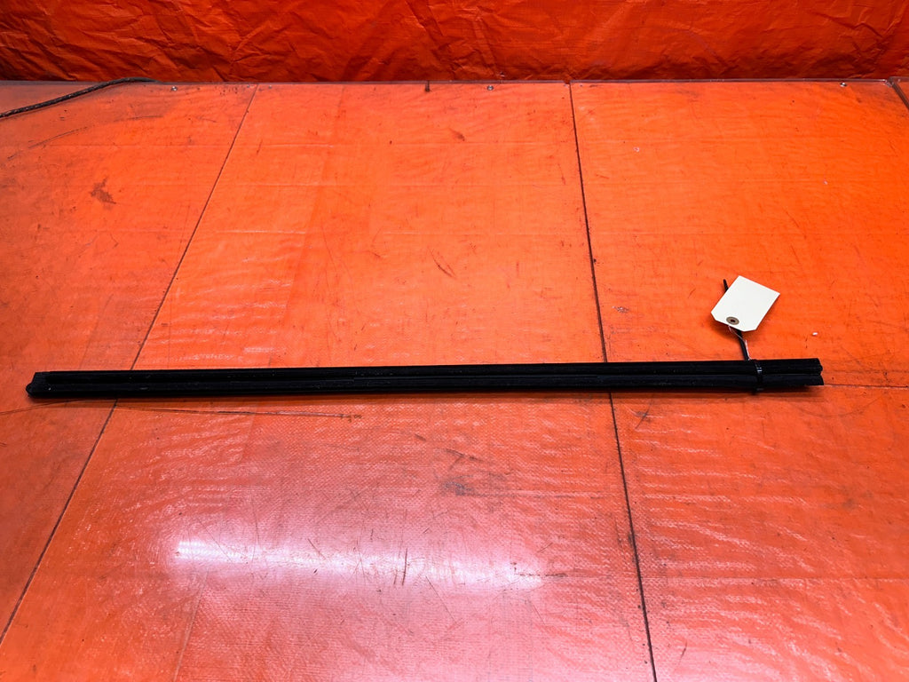 2016-2020 INFINITI Q60 COUPE PASSENGER RIGHT DOOR GLASS TRIM MOLD OEM #20Q608