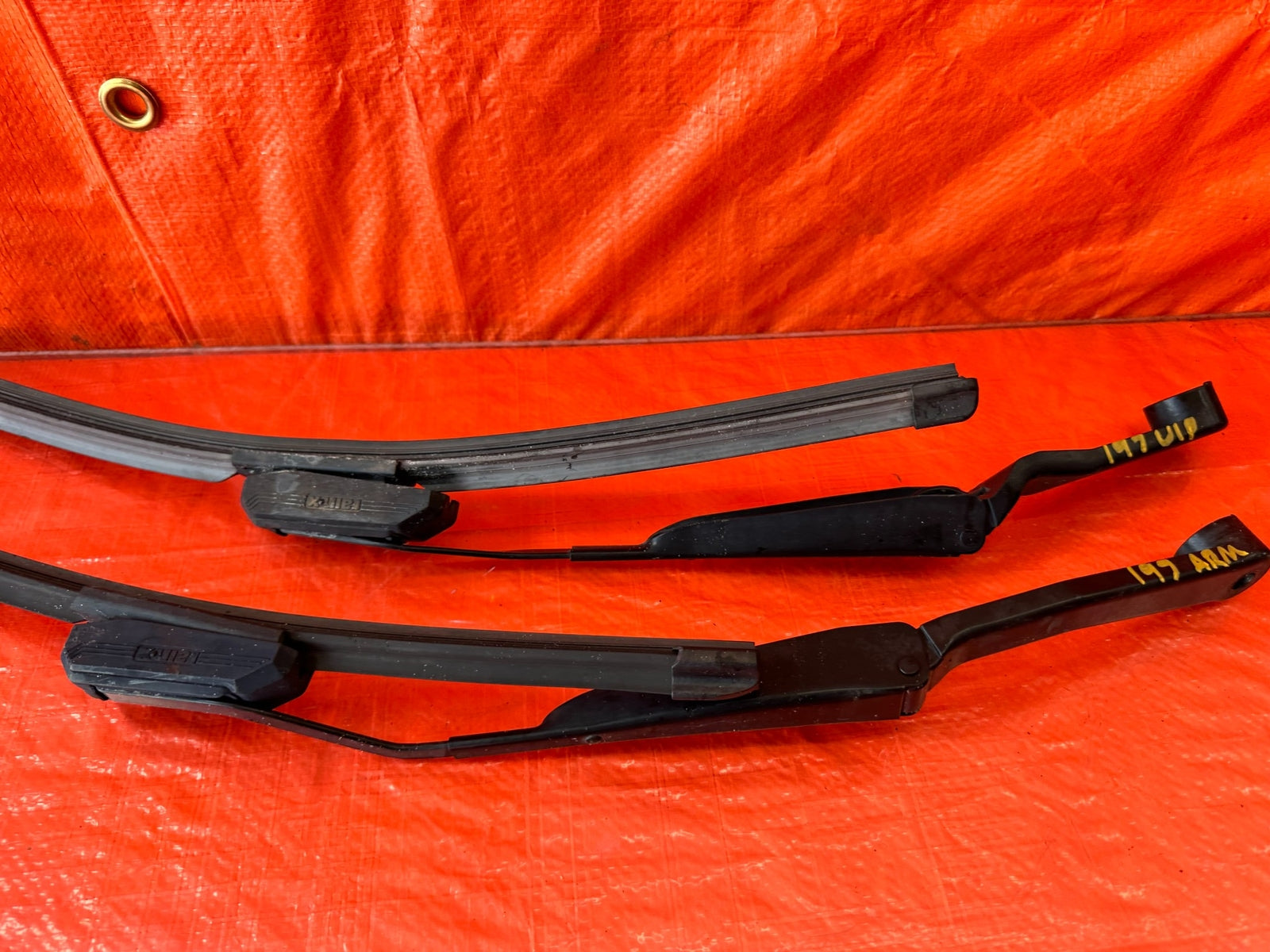 00 09 HONDA S2000   LEFT & RIGHT WINDSHIELD WIPER ARMS   OEM FACTORY #1977