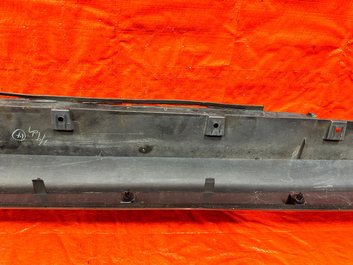 09-13 INFINITI G37 CONVERTIBLE - RIGHT SIDE SKIRT ROCKER MOLDING OEM #31016