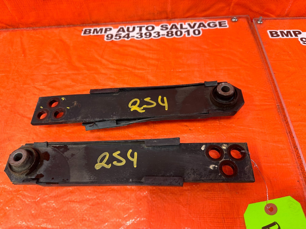 02 06 ACURA RSX   LEFT AND RIGHT REAR LOWER CONTROL ARM SET ARMS   OEM #2542