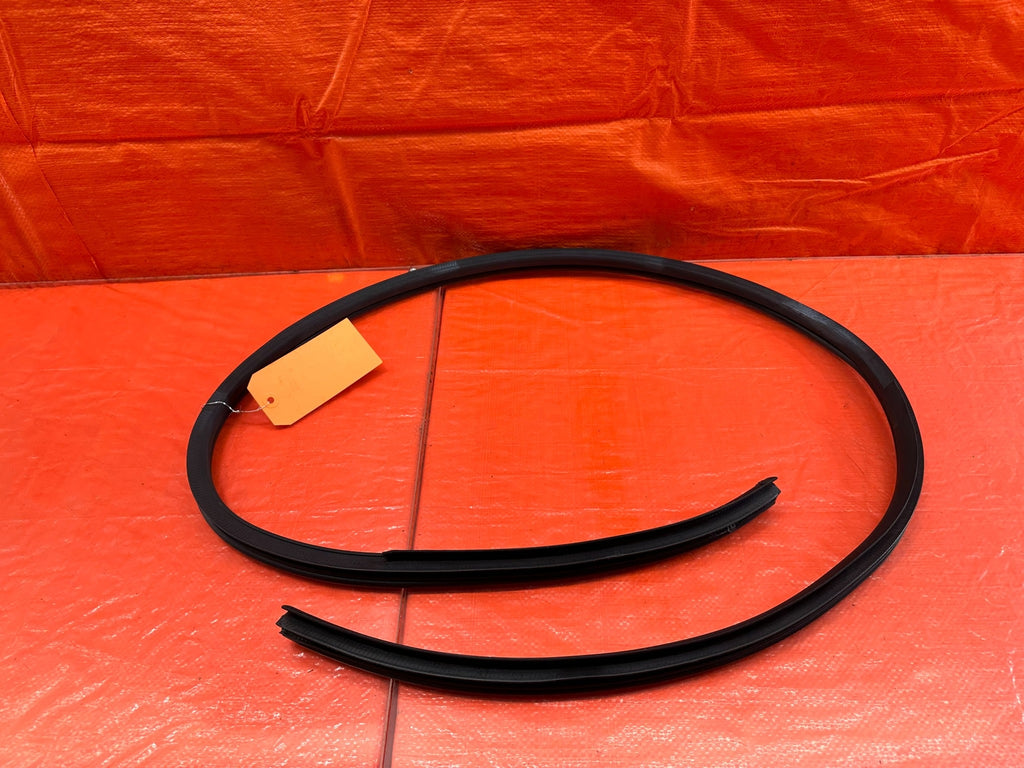 10 16 HYUNDAI GENESIS COUPE ON THE CHASSIS RIGHT DOOR WEATHER STRIP SEAL OEM 21921