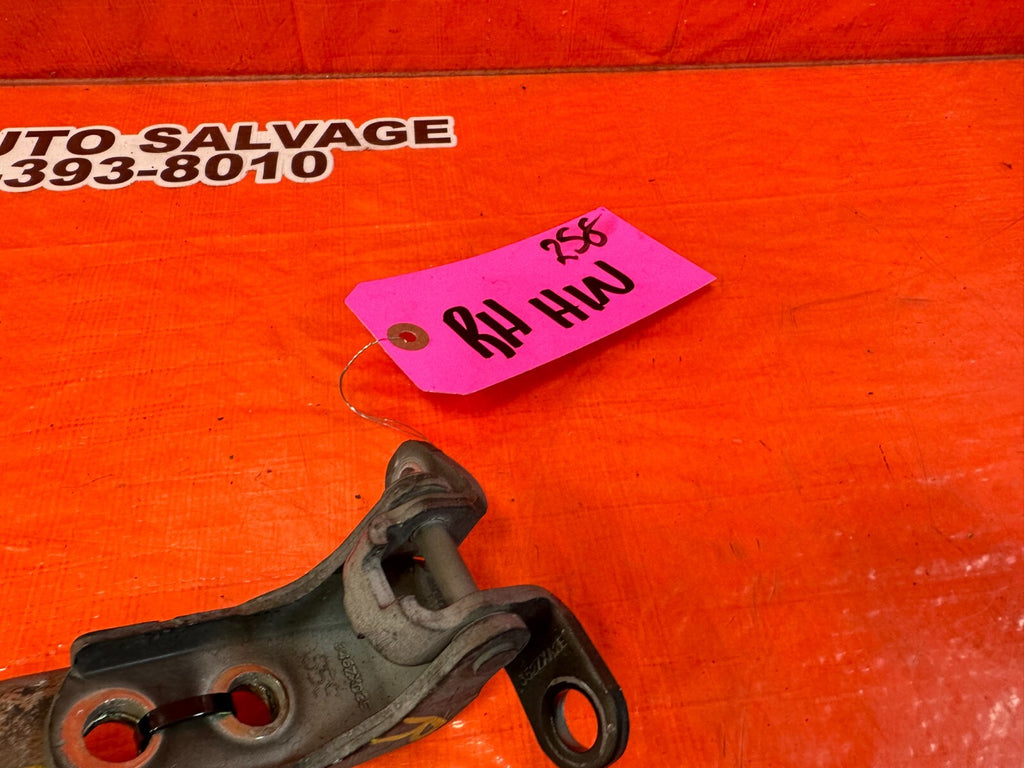 02 05 HONDA CIVIC SI EP3 HATCHBACK DOOR HINGE SET UPPER & LOWER RIGHT  OEM 2583