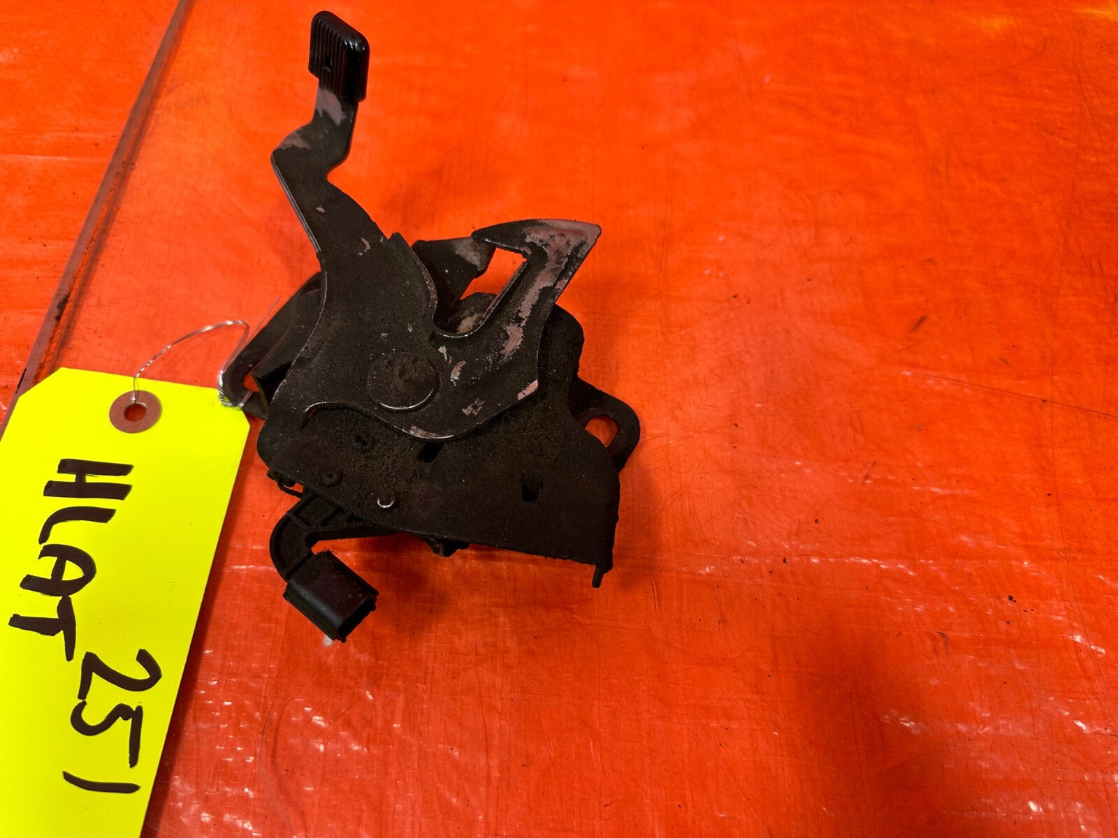 08 12 HONDA ACCORD SEDAN   HOOD LATCH LOCKING MECHANISM LOCK   OEM FACTORY #2511