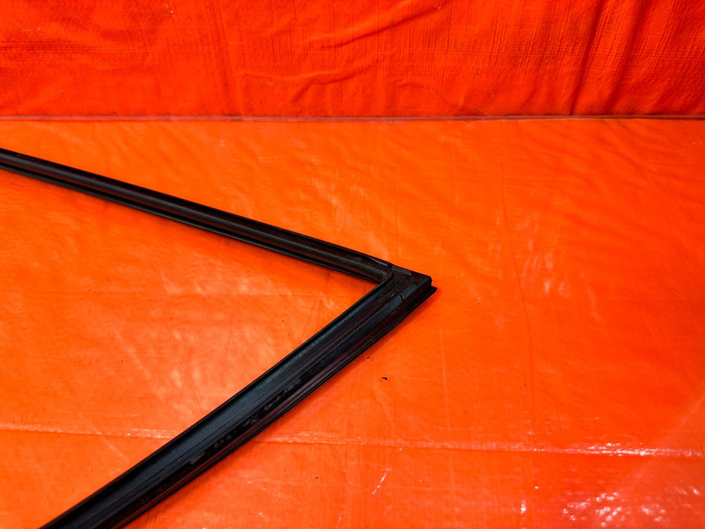 06 11 CIVIC 4D SEDAN   DRIVER LEFT FRONT WEATHER STRIP RUN CHANNEL OEM #2709