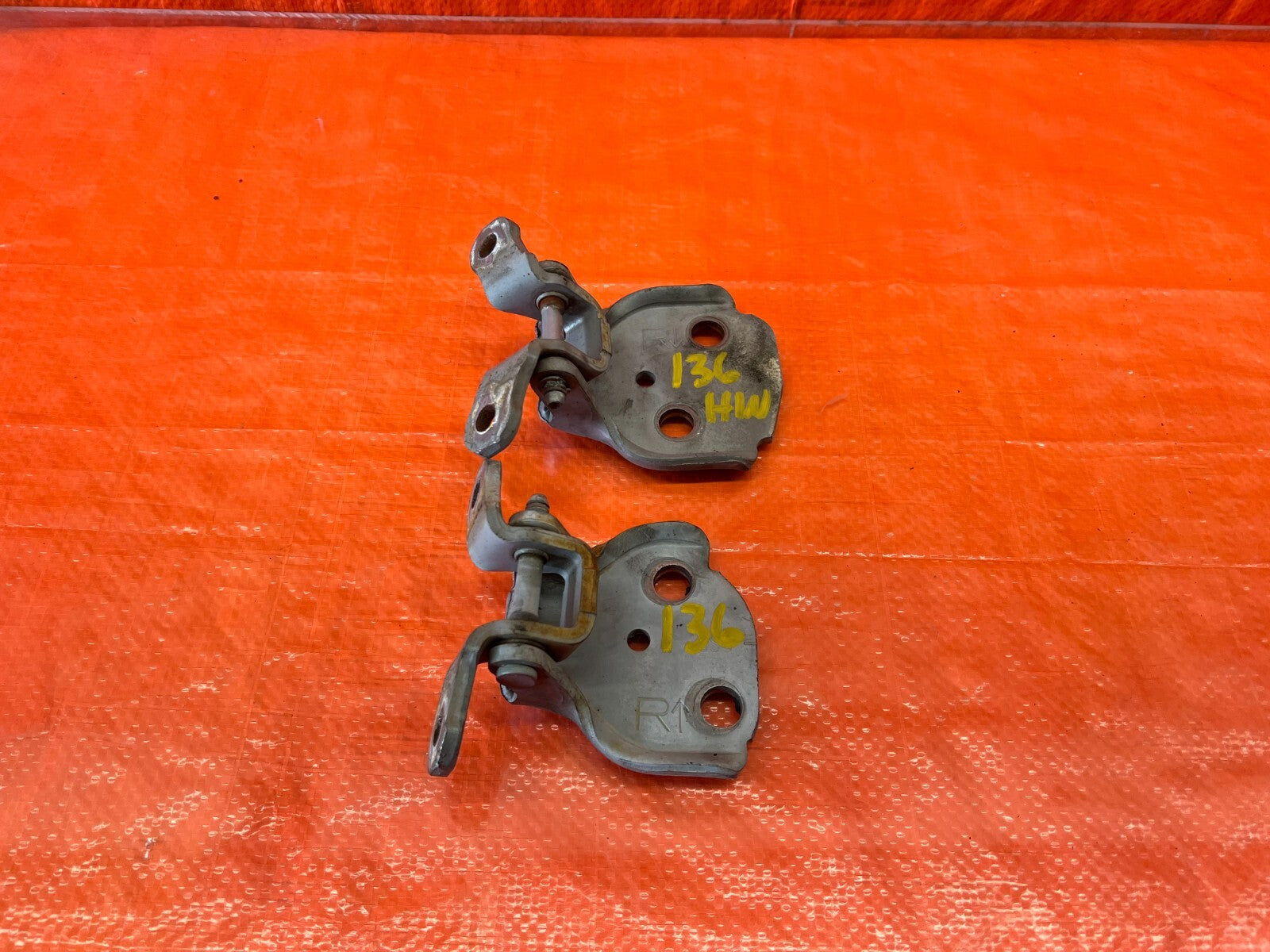 97 01 HONDA PRELUDE   DOOR HINGE SET HINGES   UPPER & LOWER   RIGHT SIDE OEM 1360