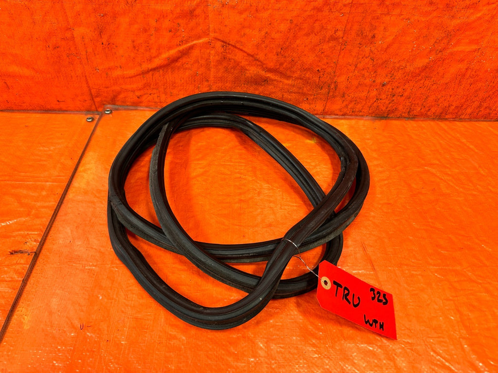 90 91 HONDA CIVIC HATCHBACK   TRUNK TAIL GATE HATCH WEATHER STRIP   OEM #3250