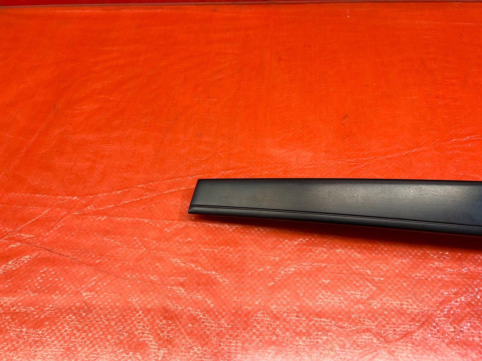 98 02 HONDA ACCORD SEDAN   PASSENGER RIGHT REAR DOOR SASH TRIM MOLDING OEM #1676
