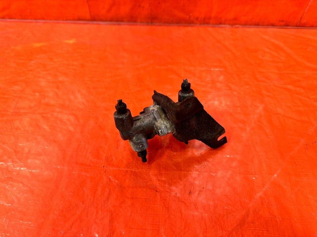 92 96 HONDA PRELUDE   BRAKE PROPORTIONING VALVE PROP VALVE   OEM FACTORY #2736