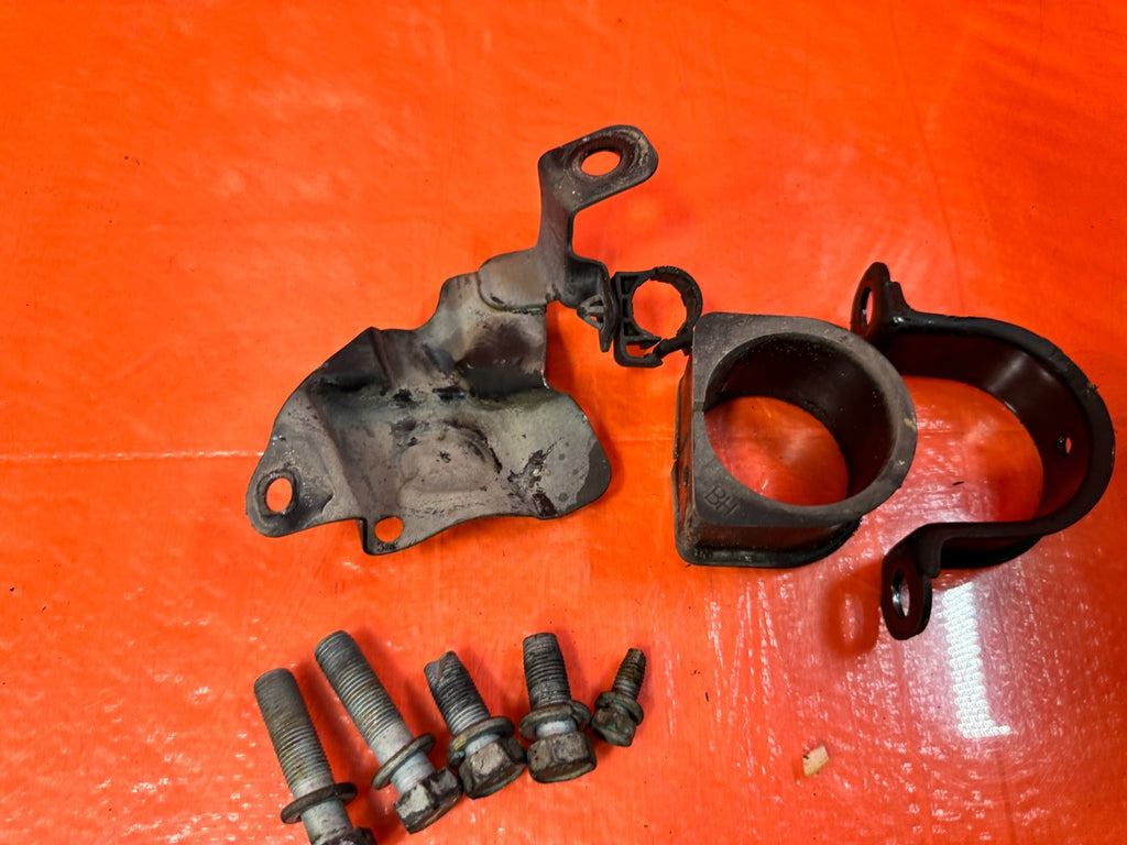 13 16 HYUNDAI GENESIS COUPE   POWER STEERING RACK MOUNTING BRACKET BRACE OEM 3263