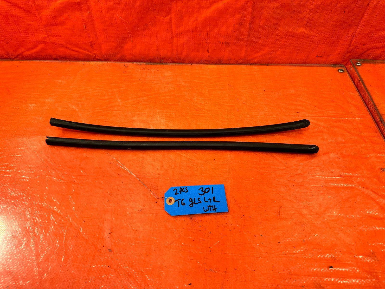 97 01 HONDA CR V CRV   TAIL GATE GLASS WEATHER STRIP   OEM FACTORY #3010
