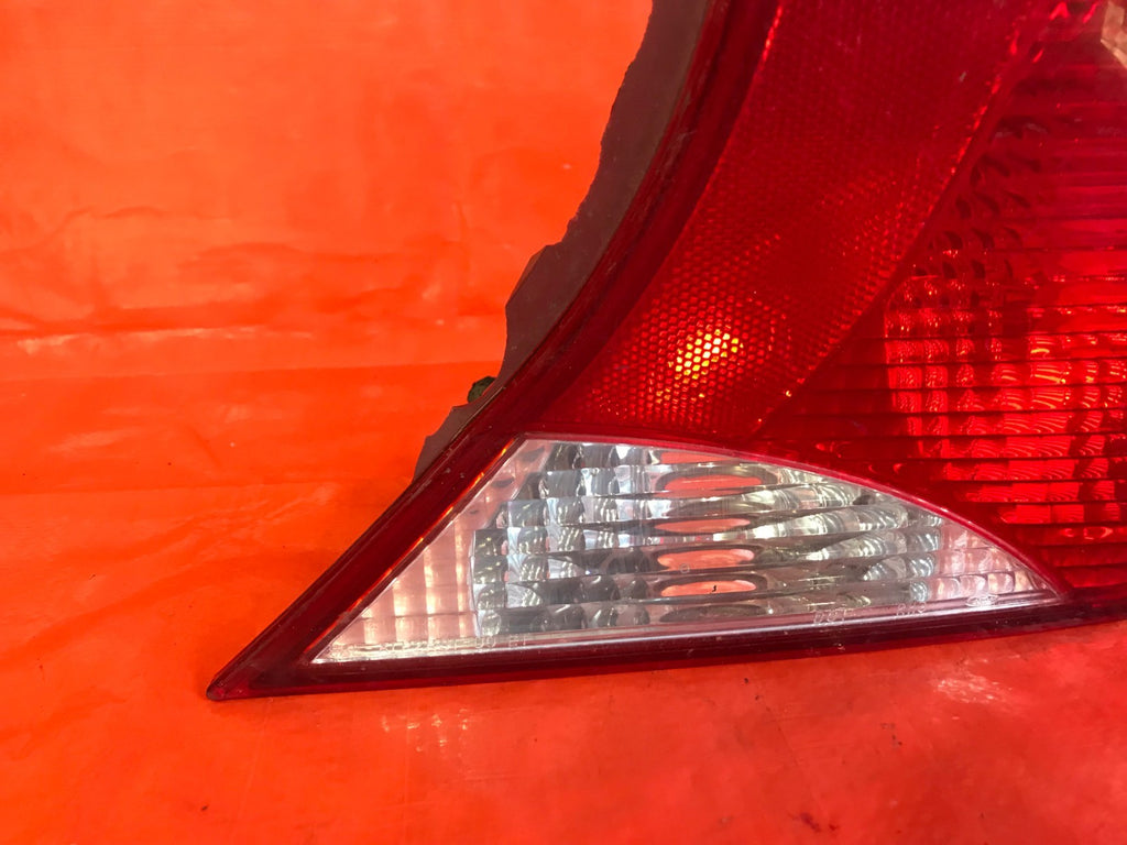OEM 2003 03 FORD FOCUS 4 DOOR SEDAN PASSENGER RIGHT TAIL LIGHT LAMP R RH FLAWS!1