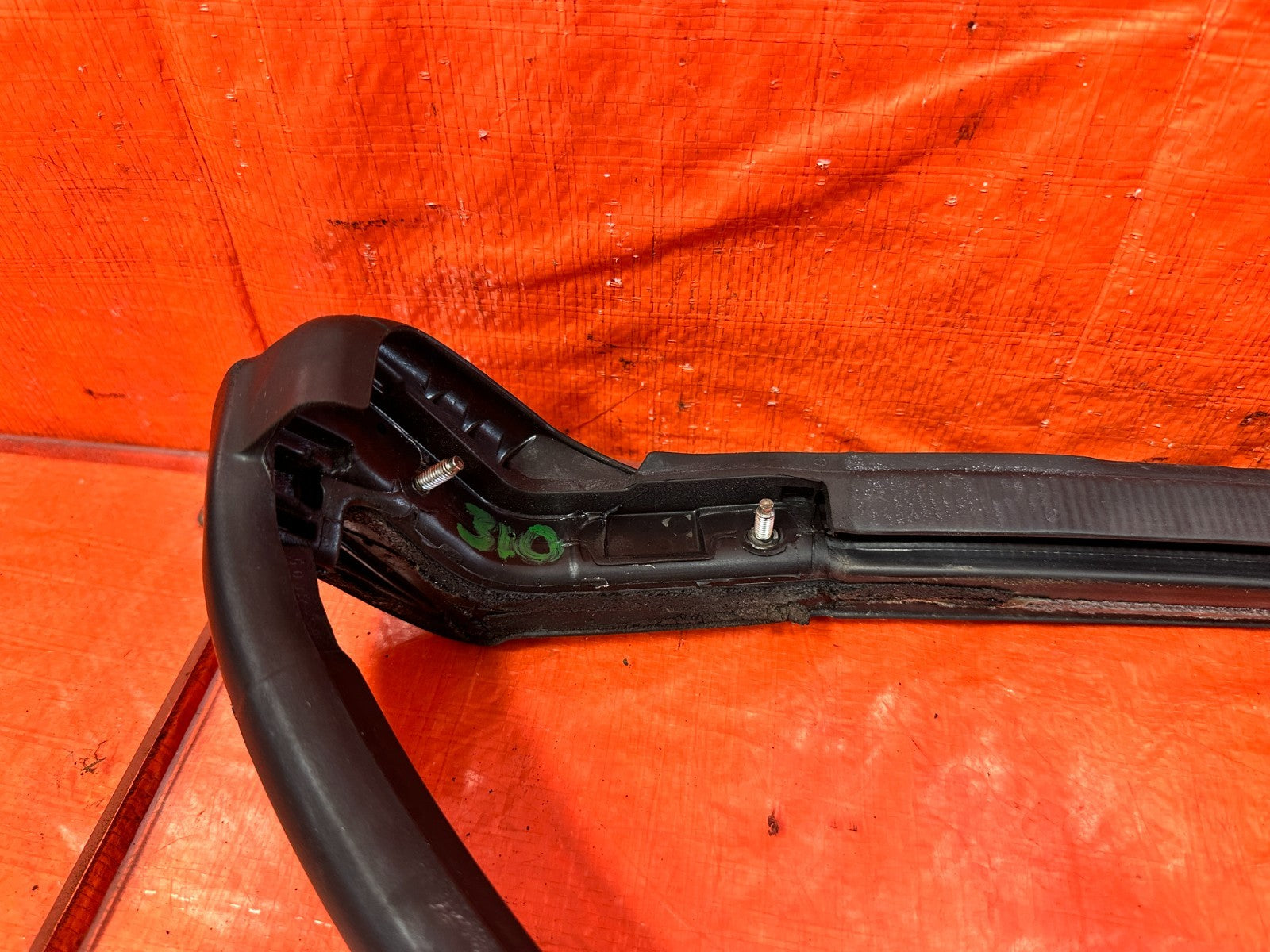 INFINITI G37 CONVERTIBLE REAR CONVERTIBLE TOP WEATHER STRIP RUBBER GASKET 310 31