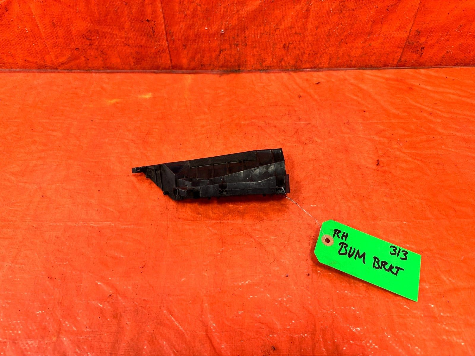 14 15 INFINITI Q50 3.7L   62058 4GA0A   BUMPER STIFFENER RIGHT   OEM 3130