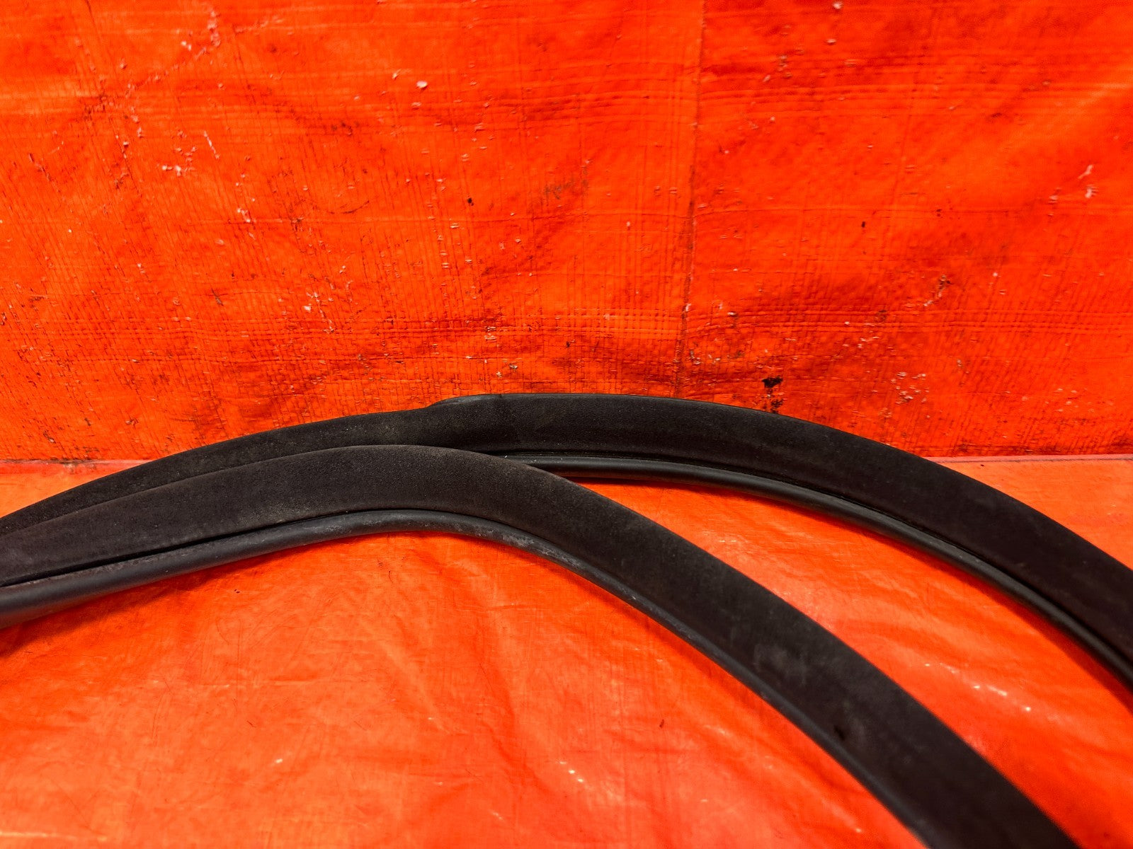 09 14 ACURA TSX   PASSENGER RIGHT REAR DOOR TO CHASSIS OPEN TRIM SEAL OEM 3053