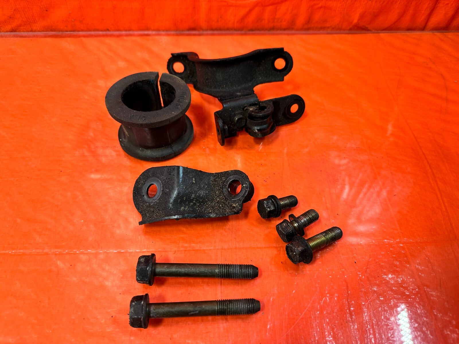 04 08 ACURA TSX   POWER STEERING RACK BRACKETS W/ BOLTS HARDWARE   OEM #2910