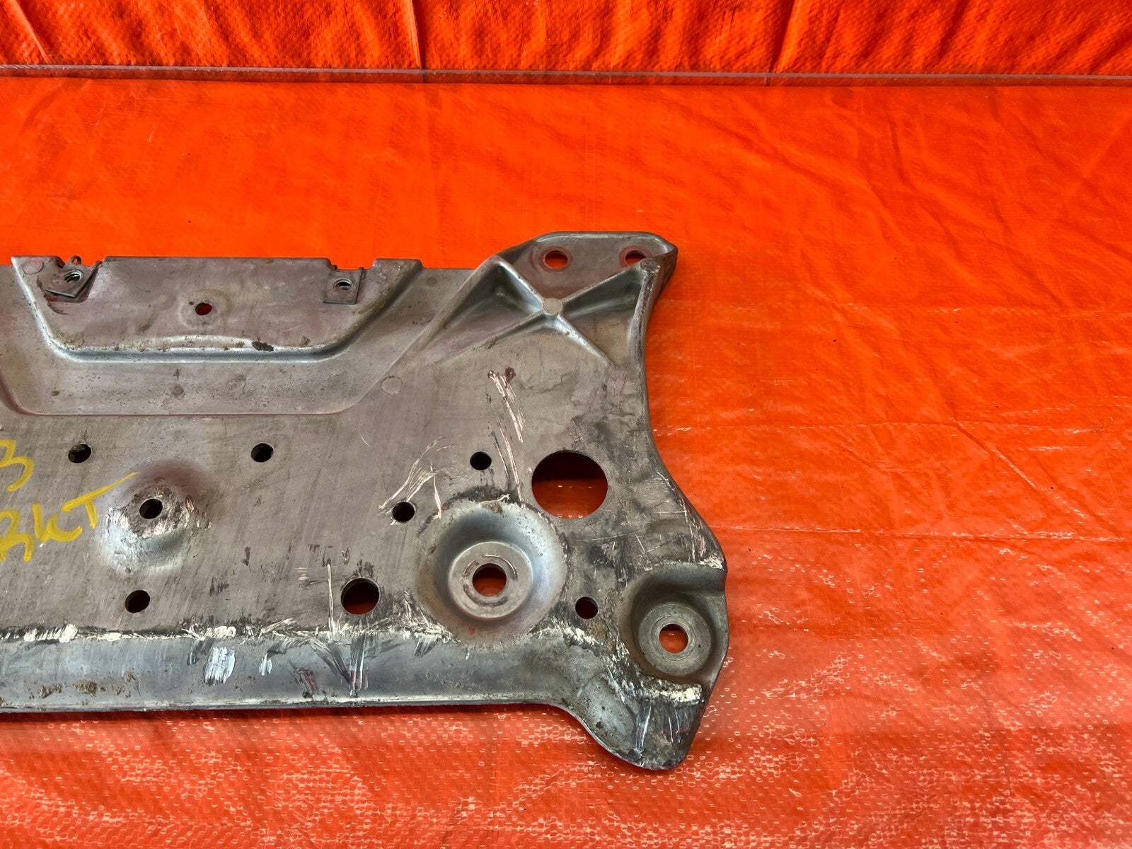 16 20 INFINITI Q50 Q60   3.0L   RWD ONLY   FRONT SUB FRAME CROSS MEMBER BRACKET3