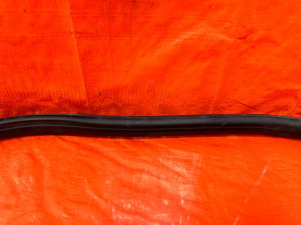 04 08 ACURA TSX   RIGHT REAR   DOOR TO CHASSIS WEATHER STRIP OPEN TRIM OEM #27514