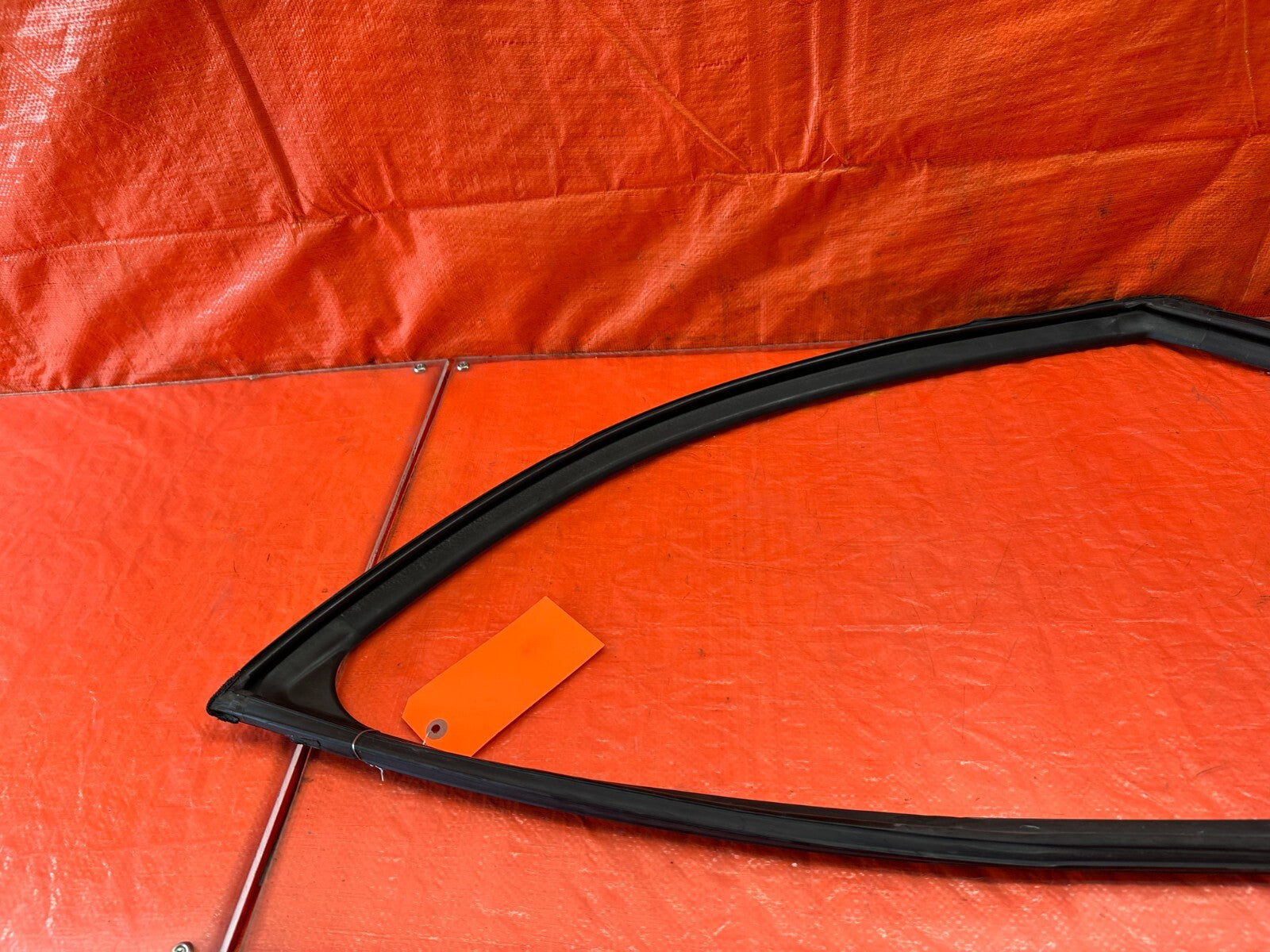14 21 INFINITI Q50   PASSENGER RIGHT FRONT WINDOW GLASS RUN CHANNEL   OEM #2425