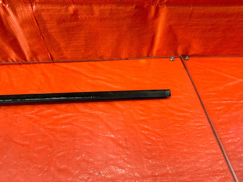 02 05 HONDA CIVIC SI EP3 HATCH   RIGHT FRONT EXTERIOR WINDOW GLASS TRIM OEM #2164