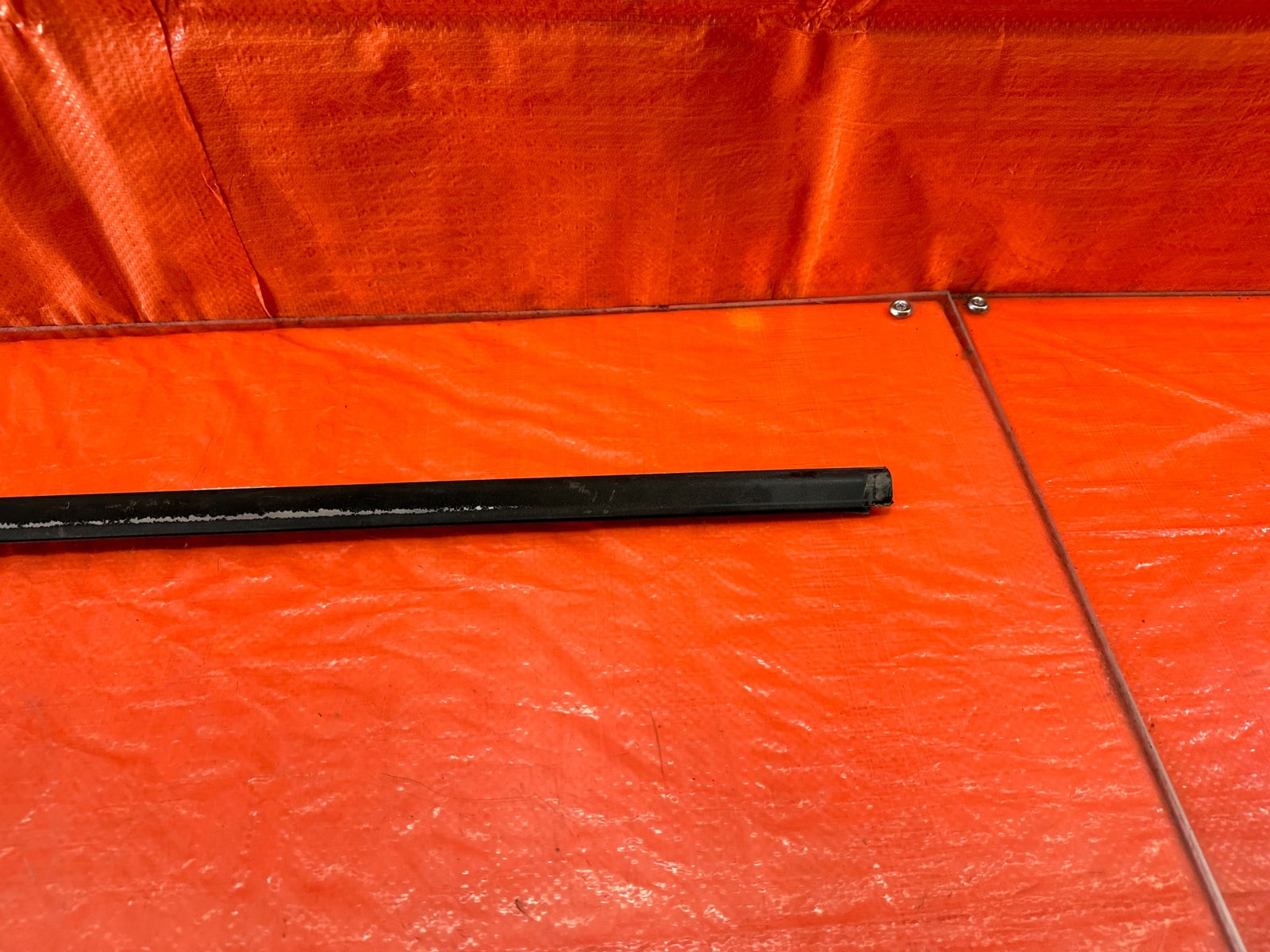02 05 HONDA CIVIC SI EP3 HATCH   RIGHT FRONT EXTERIOR WINDOW GLASS TRIM OEM #2164