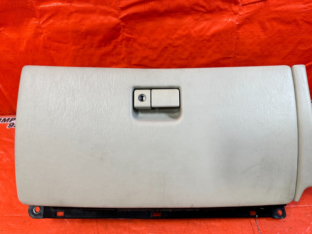 02 06 LEXUS SC430   GLOVE BOX ASSEMBLY   ECRU COLOR   OEM #2617